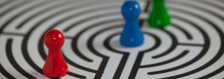 Spielfiguren zur Darstellung einer Szene