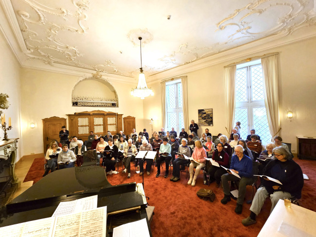 Kantorei probt im Schlosssaal