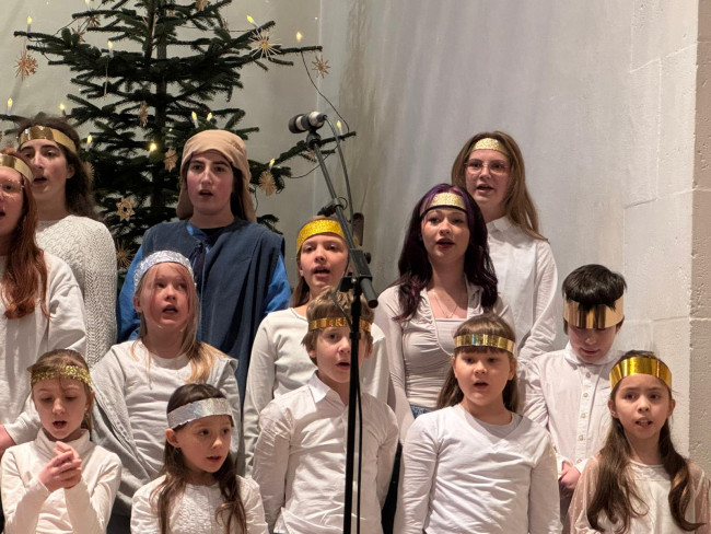 Und alsbald war da bei dem Engel die Menge der himmlischen Heerscharen